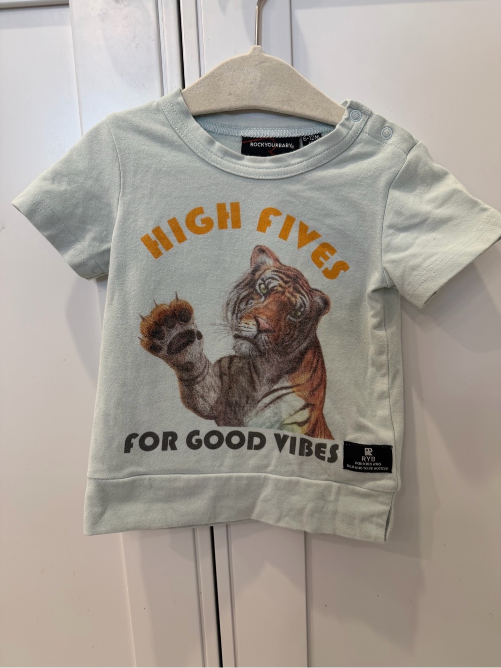 EUC Rock Your Baby High Fives for Good Vibes unisex tee - Size-6-12 months.
